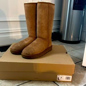 Tall Classic UGGS in Size 8 Brand NEW